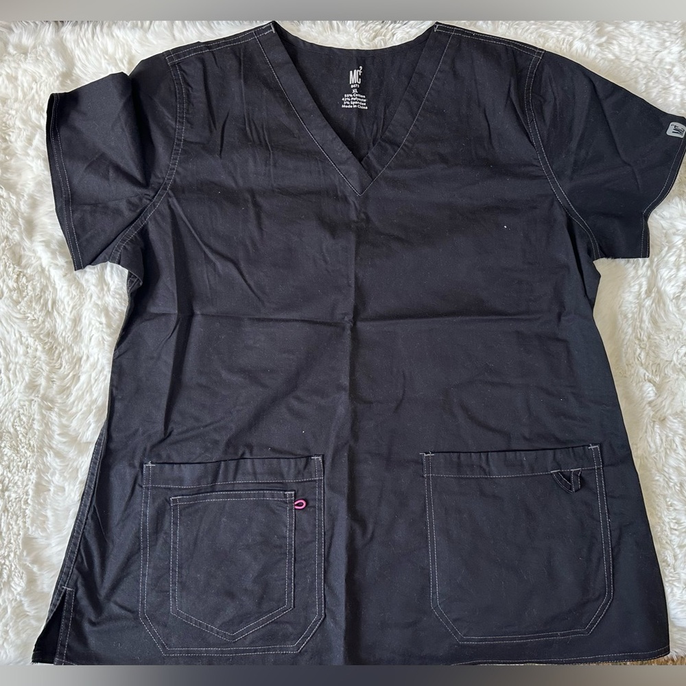 Scrub top with pockets